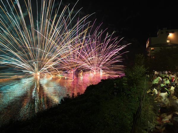 咲花温泉水中花火大会