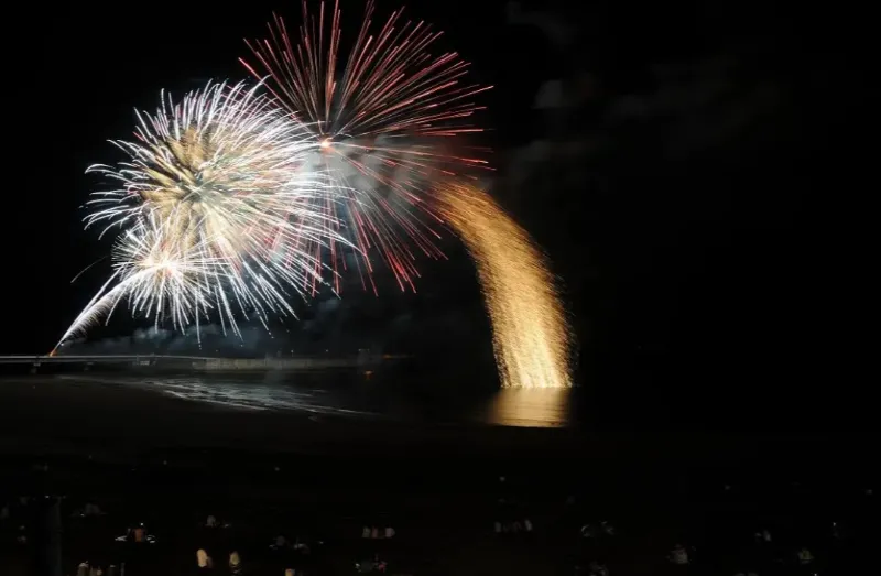 日本海洋上花火大会